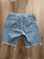 Load image into Gallery viewer, Cutoff Denim Shorts w/ Patches
